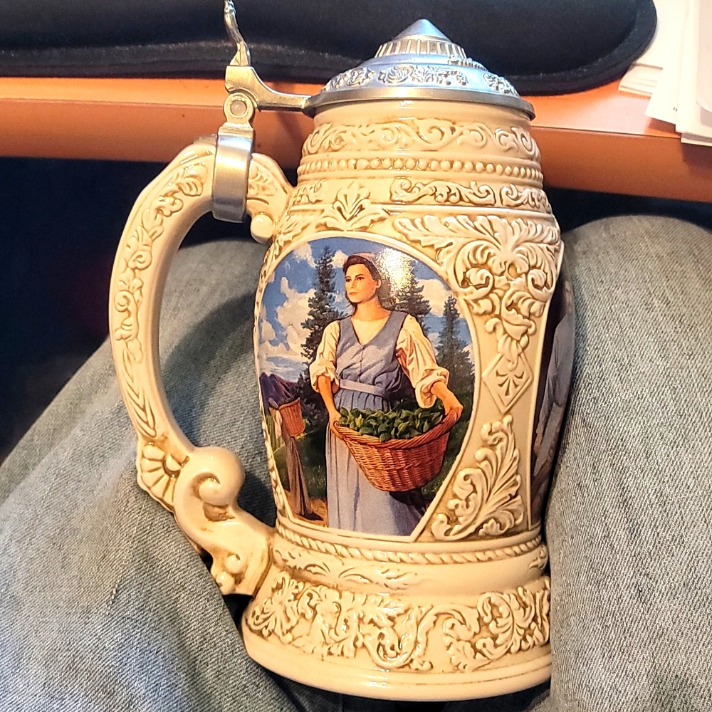1998 Anheuser Busch Collectors Club Membership